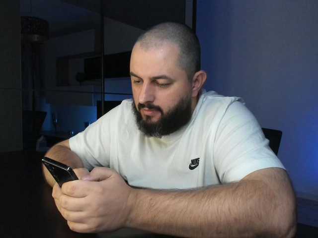 DravenPeak — live male cam