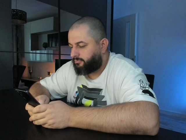 DravenPeak — live male cam