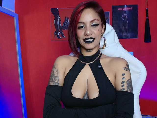 le modèle luciferdevil1 est en webcam porno dans un show sur le site bongacams, il possède les tags suivants: Latino/Hispanic,Redhead,Shaved