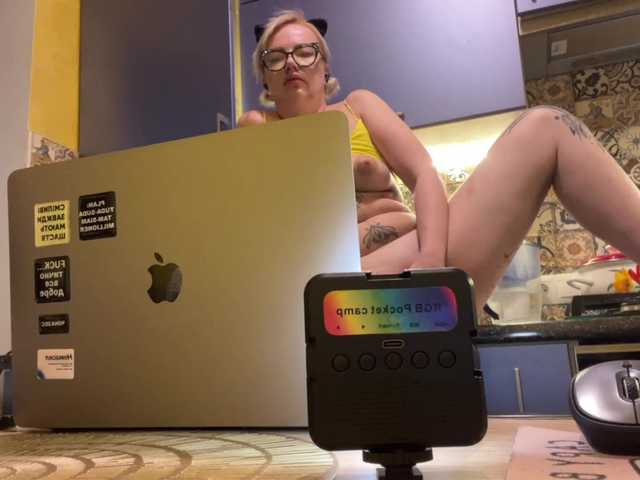 Oksana494 live cam on BongaCams