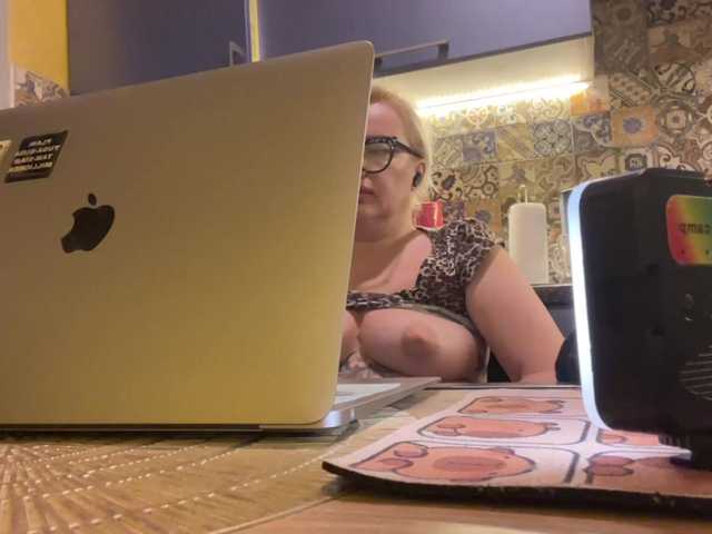 Oksana494 live cam on BongaCams