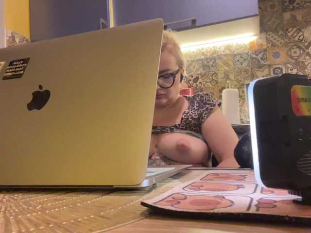 Oksana494 live cam preview
