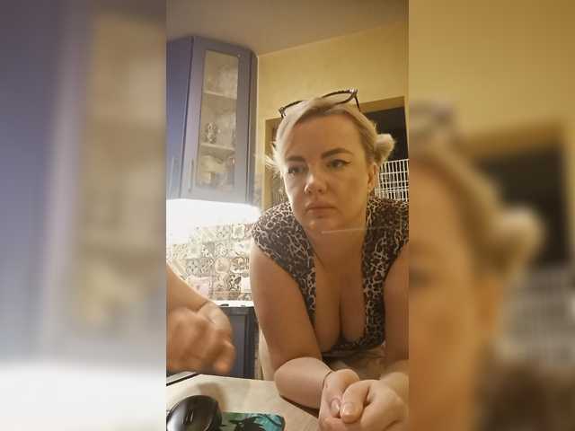 Oksana494 live cam on BongaCams