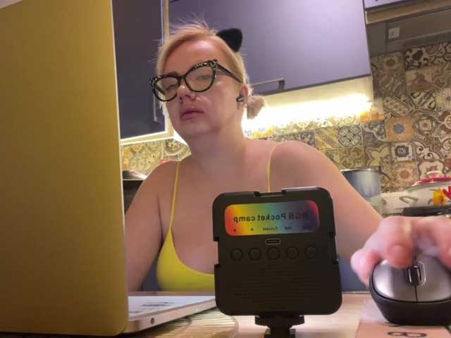 Oksana494 live cam on BongaCams