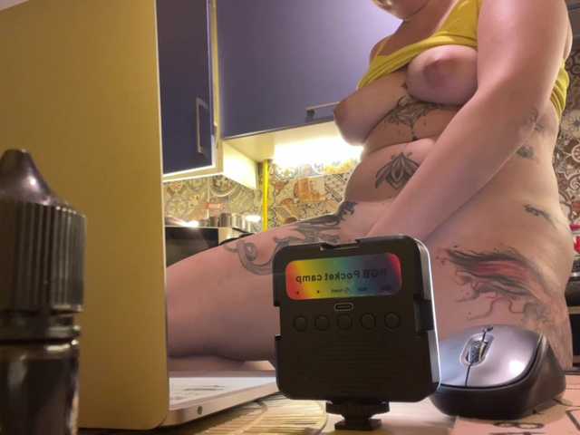 Oksana494 live cam on BongaCams