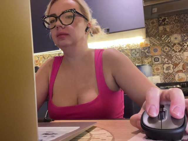 Oksana494 live cam on BongaCams