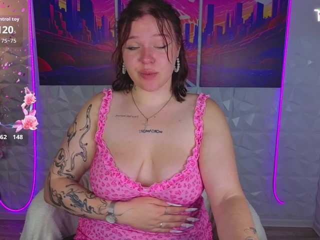 Sqwrtgg live webcam show