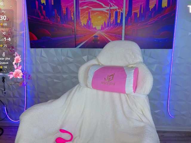Sqwrtgg live webcam show