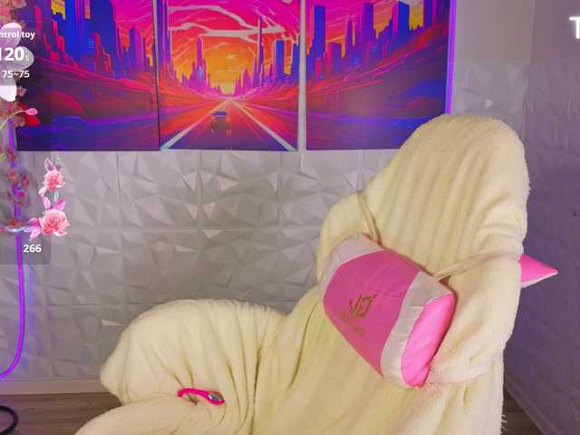 Sqwrtgg — live female cam