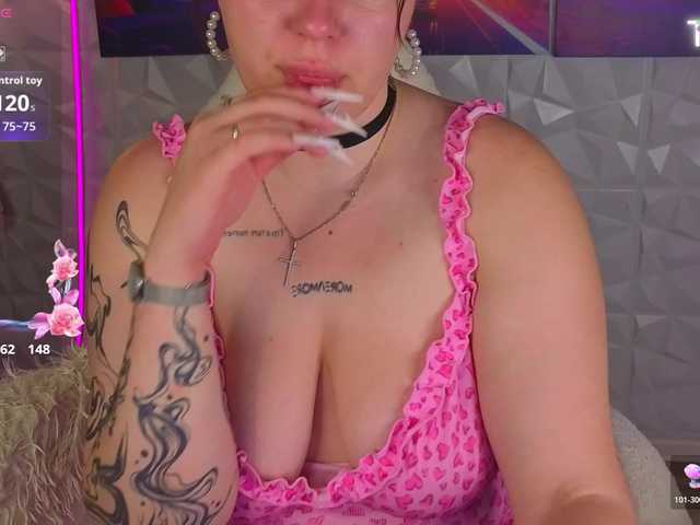Sqwrtgg live webcam show