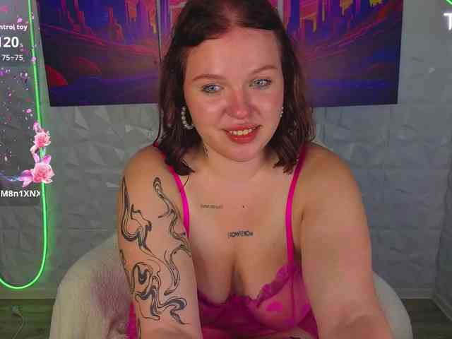 Sqwrtgg's cam show statistics and live stream