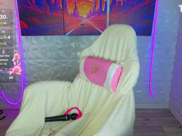 Sqwrtgg webcam