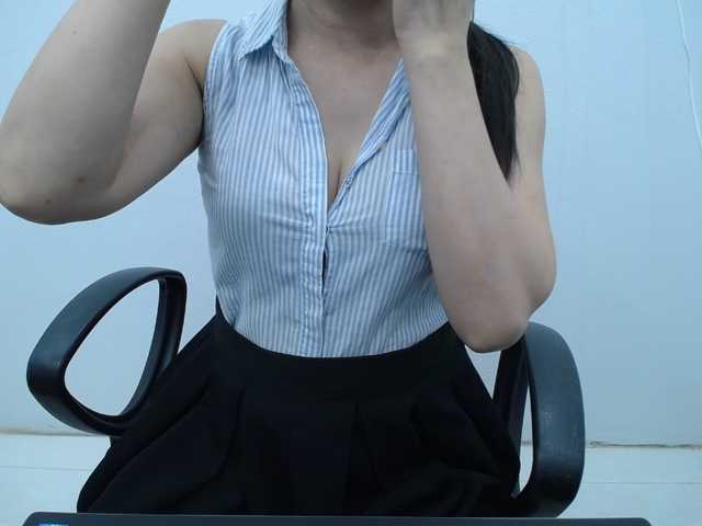 Lady-Young live cam on BongaCams