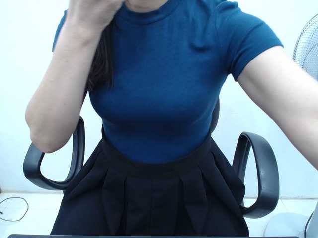 Lady-Young live cam on BongaCams