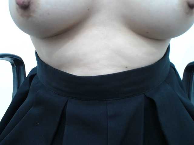 Lady-Young's BongaCams show and profile