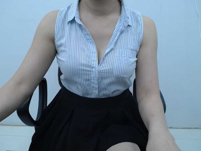 Lady-Young live cam on BongaCams