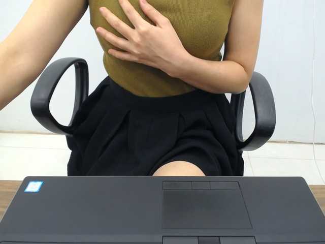 Lady-Young live cam on BongaCams
