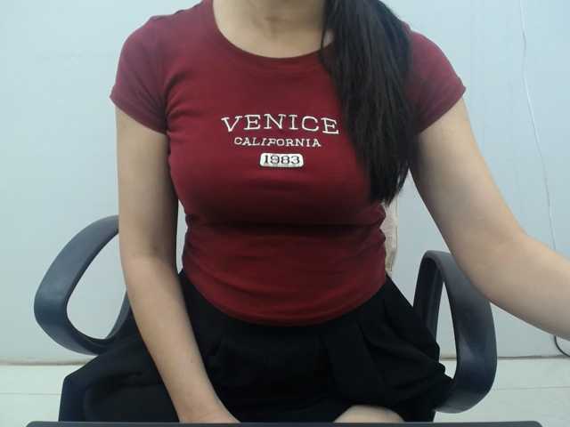 Lady-Young live cam preview