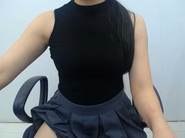Lady-Young, live now on BongaCams