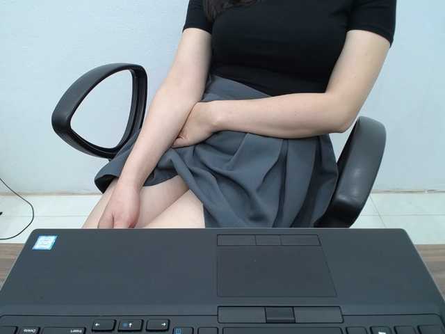 Lady-Young's BongaCams show and profile