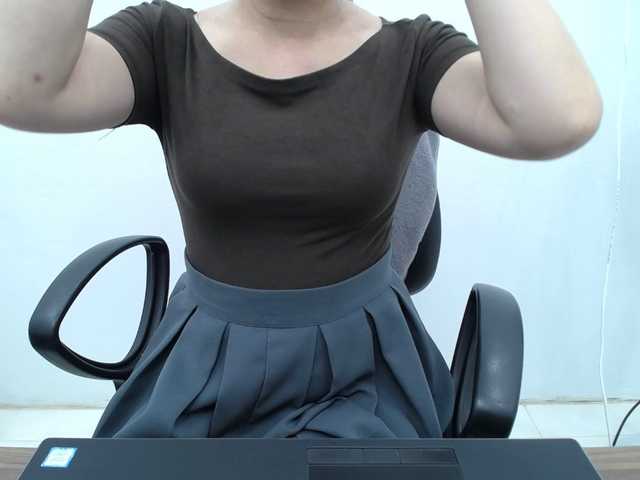 Lady-Young's BongaCams show and profile