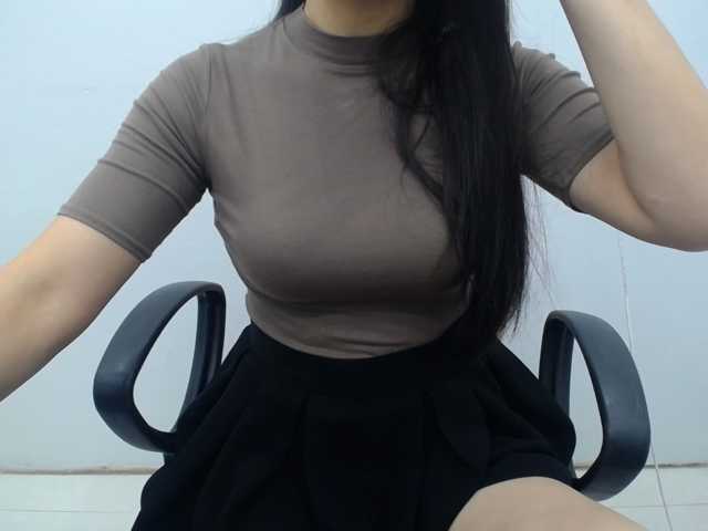 Lady-Young live cam preview