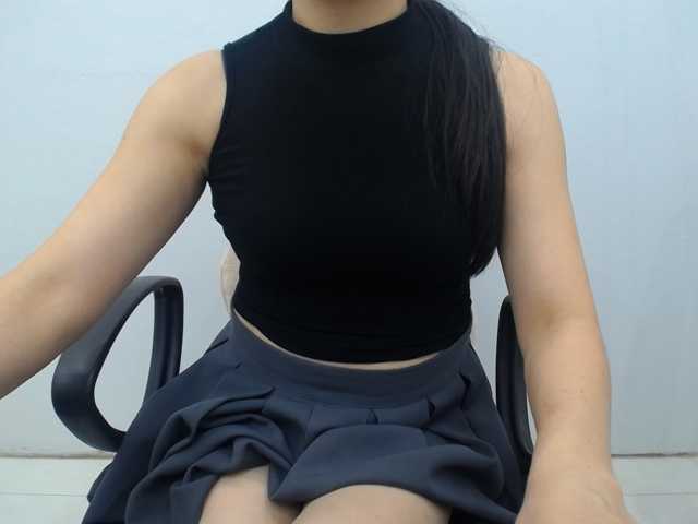 Lady-Young, live now on BongaCams