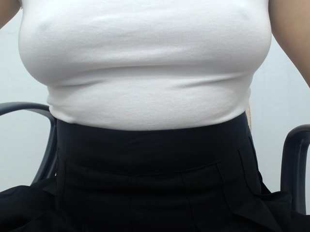 Lady-Young live cam on BongaCams
