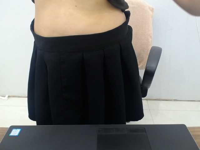 Lady-Young live cam preview
