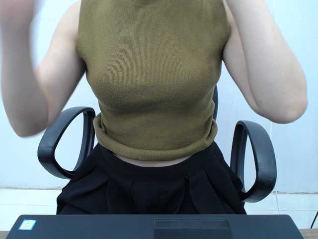 Lady-Young live cam on BongaCams