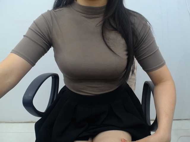 Lady-Young live cam on BongaCams