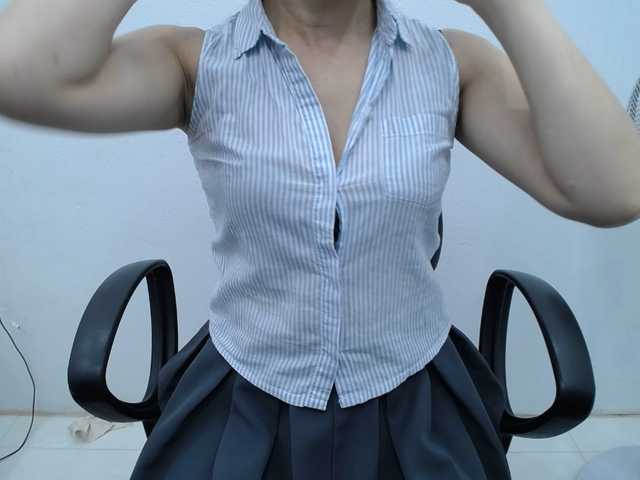 Lady-Young live cam on BongaCams