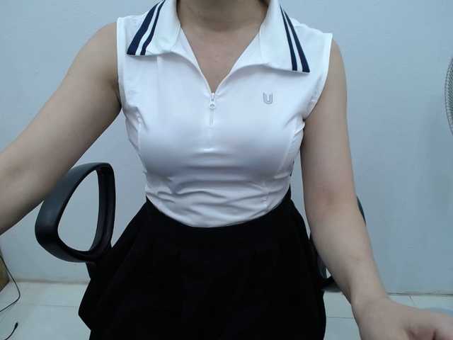Lady-Young live cam on BongaCams