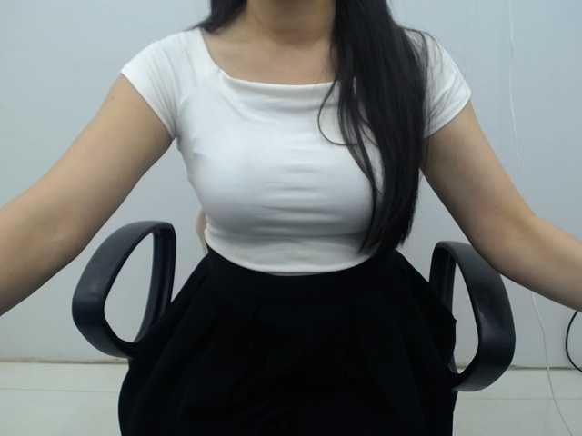 Lady-Young live cam on BongaCams