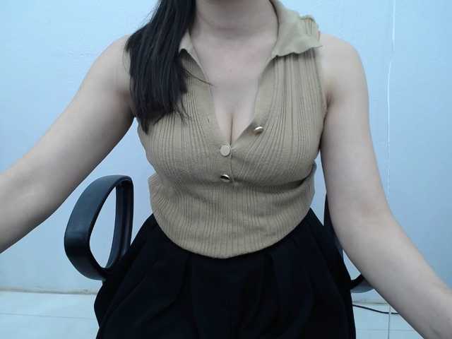 Lady-Young live cam on BongaCams