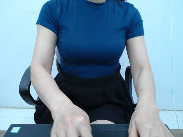 Lady-Young live webcam show