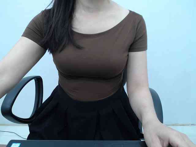 Lady-Young webcam
