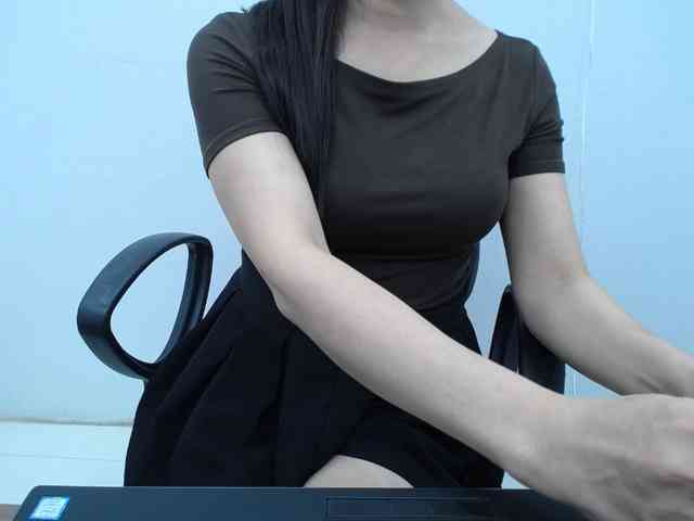 Lady-Young webcam
