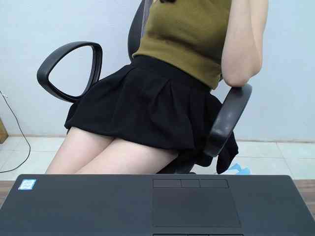 Lady-Young webcam
