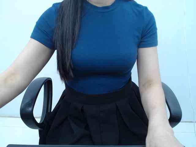 Lady-Young webcam