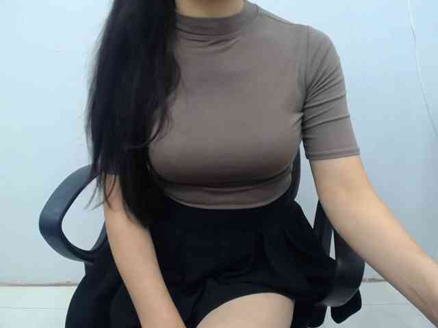 Lady-Young webcam