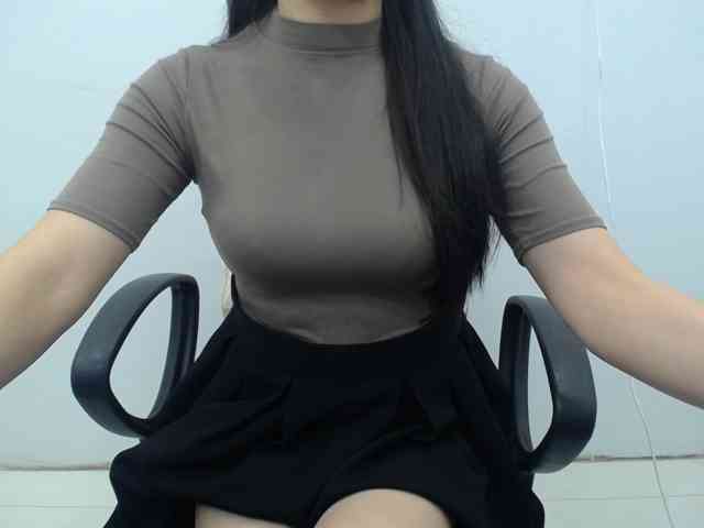 Lady-Young webcam