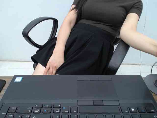 Lady-Young webcam