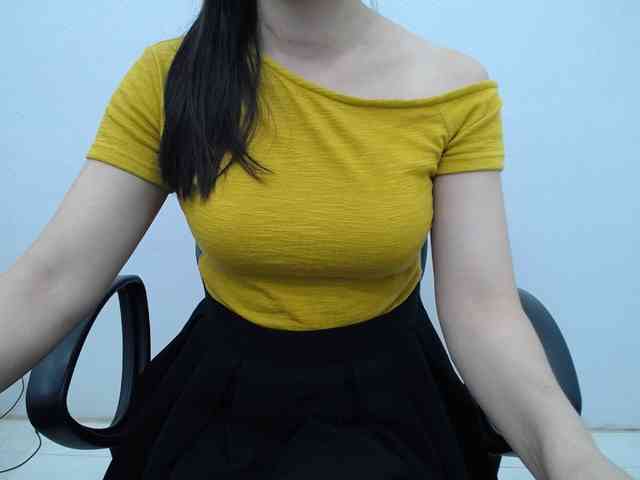 Lady-Young webcam