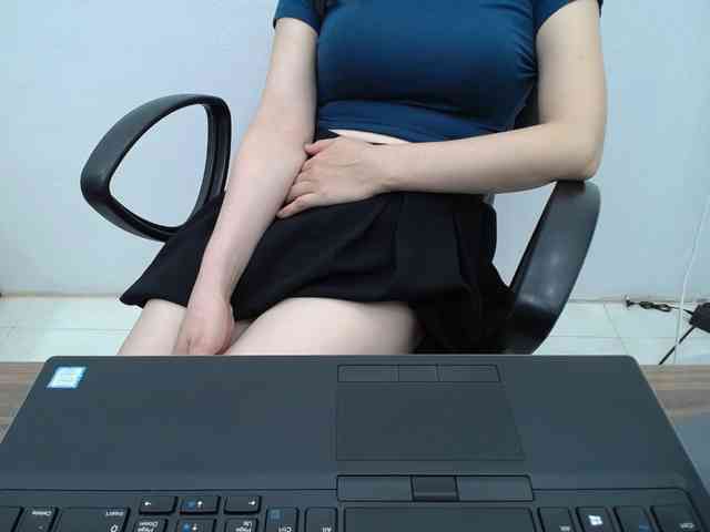 Lady-Young webcam