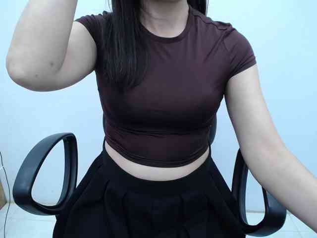 Lady-Young webcam