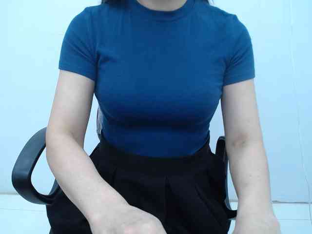 Lady-Young webcam