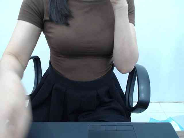 Lady-Young webcam
