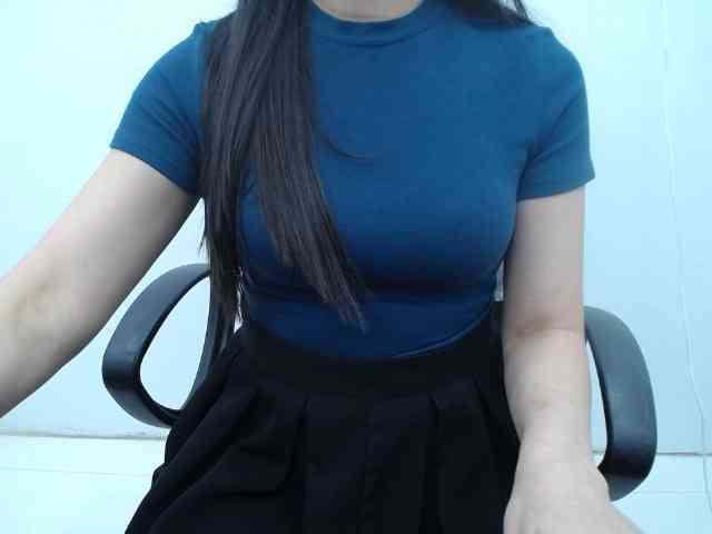 Lady-Young webcam