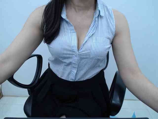 Lady-Young webcam